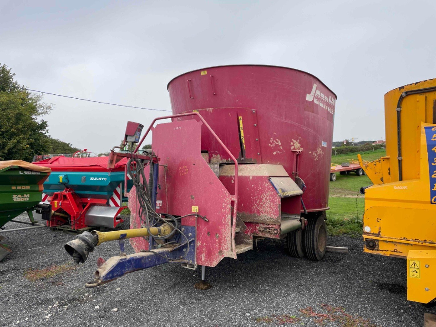 Futtermischwagen typu Jeantil Mélangeuse Vm17 Jeantil, Gebrauchtmaschine v LA SOUTERRAINE (Obrázek 1)