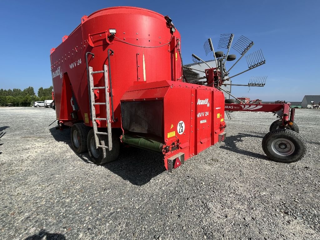 Futtermischwagen типа Jeantil MVV 24, Gebrauchtmaschine в Nuille-sur-Vicoin (Фотография 4)