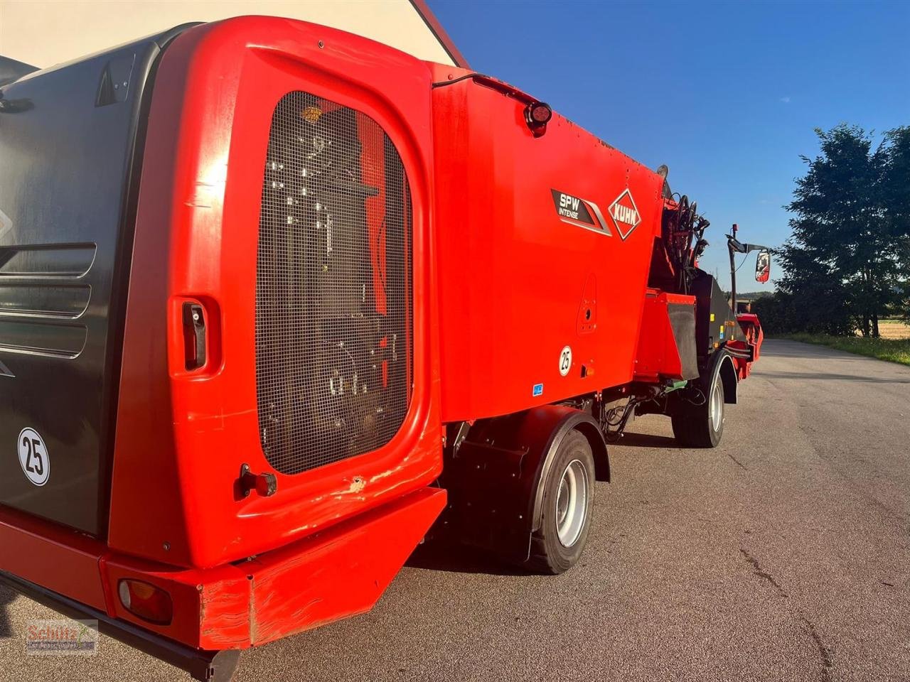 Futtermischwagen des Typs Kuhn 14.2 CS / Futtermischwagen / 2 Schnecken, Gebrauchtmaschine in Schierling (Bild 5)