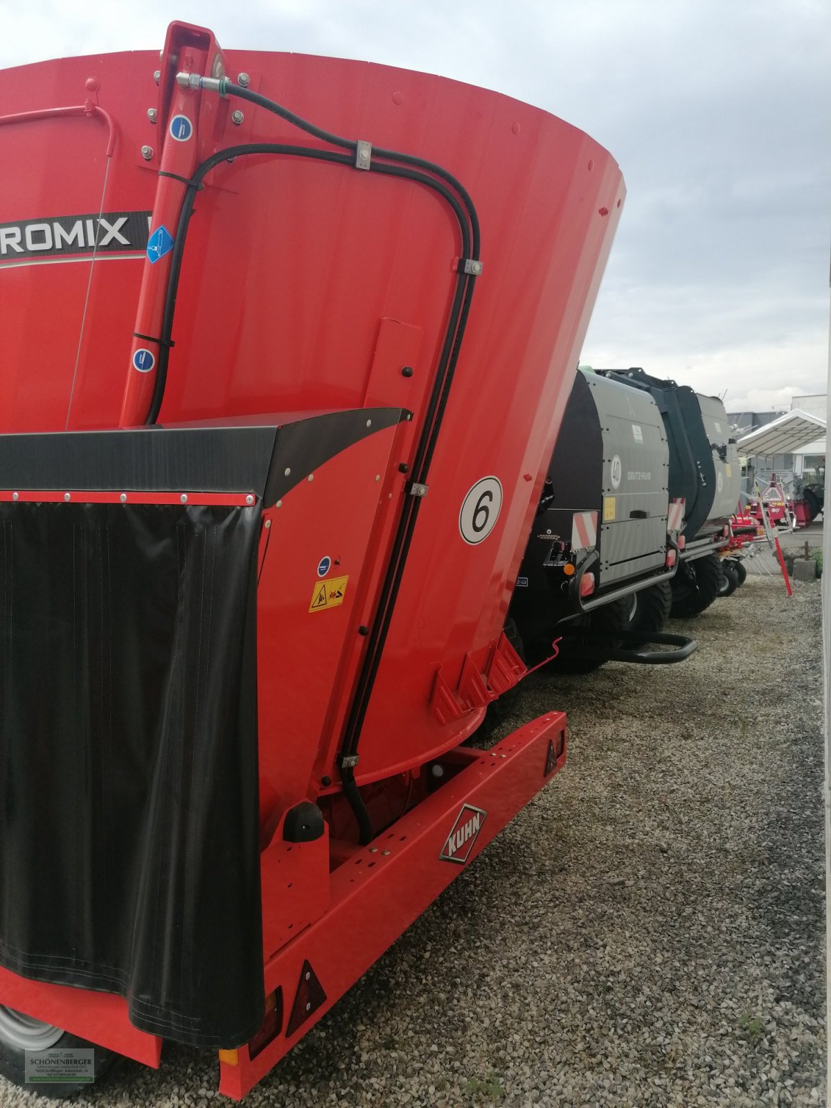 Futtermischwagen des Typs Kuhn 1870 Euromix, Neumaschine in Steisslingen (Bild 5)