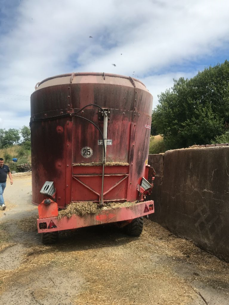 Futtermischwagen typu Kuhn EUROMIX 1, Gebrauchtmaschine v ST MARTIN EN HAUT (Obrázek 2)
