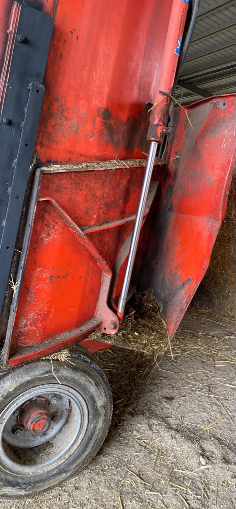 Futtermischwagen Türe ait Kuhn EUV170, Gebrauchtmaschine içinde Calmont (resim 10)