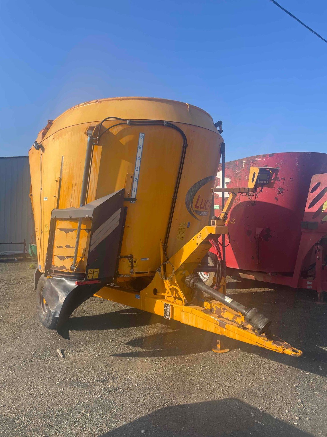 Futtermischwagen of the type Lucas Mélangeuse SPIRMIX 140 Lucas, Gebrauchtmaschine in SAINT CLAIR SUR ELLE (Picture 1)