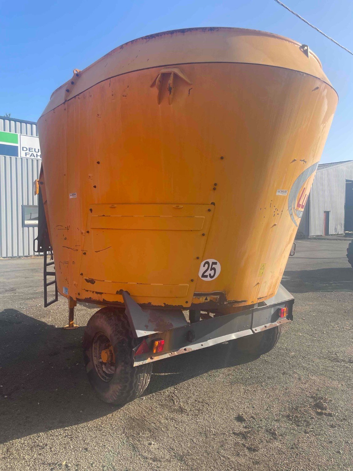 Futtermischwagen van het type Lucas Mélangeuse SPIRMIX 140 Lucas, Gebrauchtmaschine in SAINT CLAIR SUR ELLE (Foto 6)