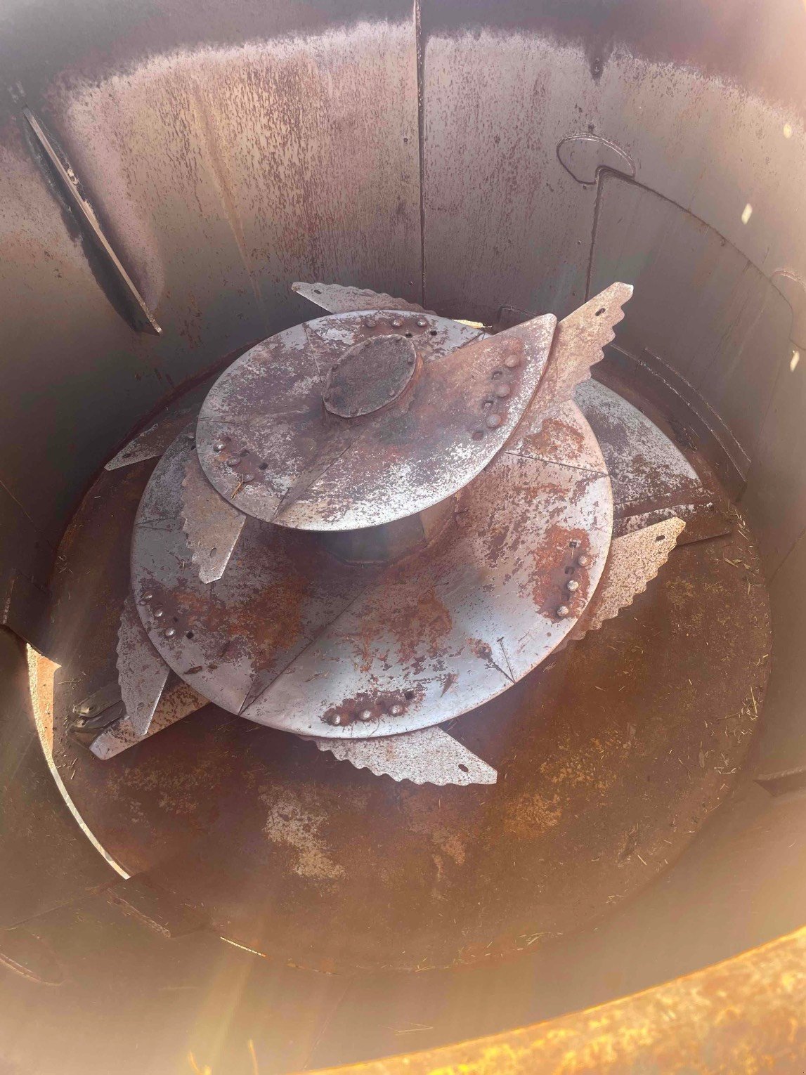 Futtermischwagen of the type Lucas Mélangeuse SPIRMIX 140 Lucas, Gebrauchtmaschine in SAINT CLAIR SUR ELLE (Picture 4)