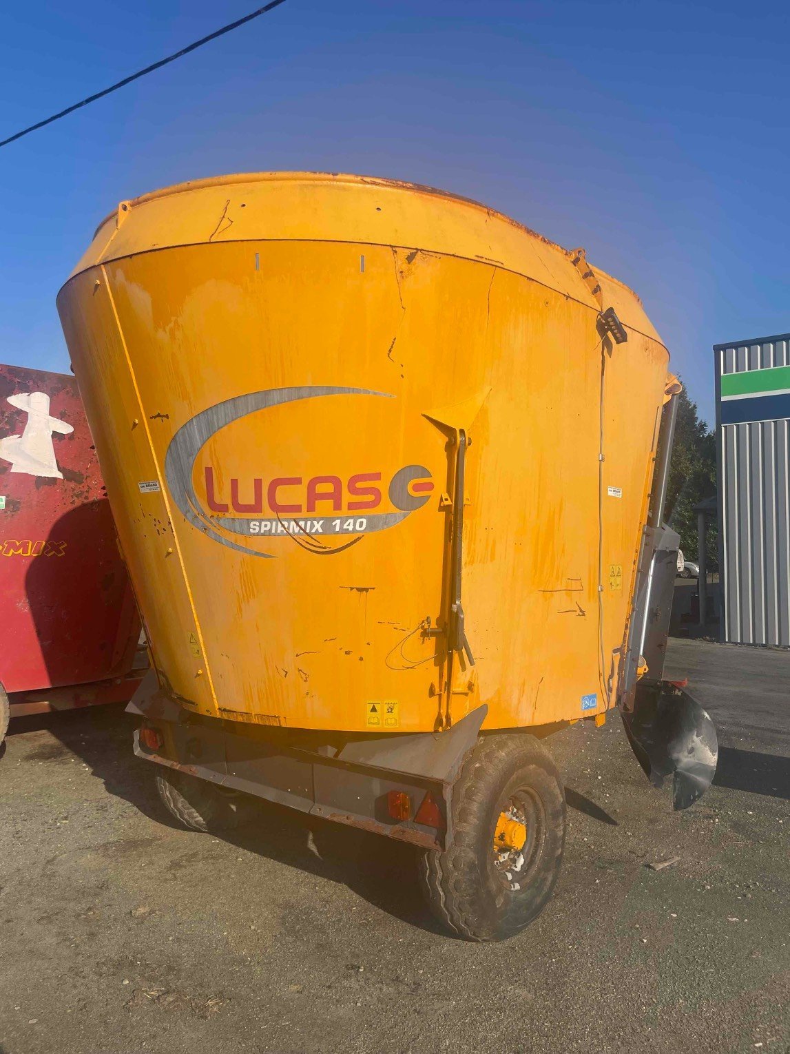 Futtermischwagen van het type Lucas Mélangeuse SPIRMIX 140 Lucas, Gebrauchtmaschine in SAINT CLAIR SUR ELLE (Foto 3)