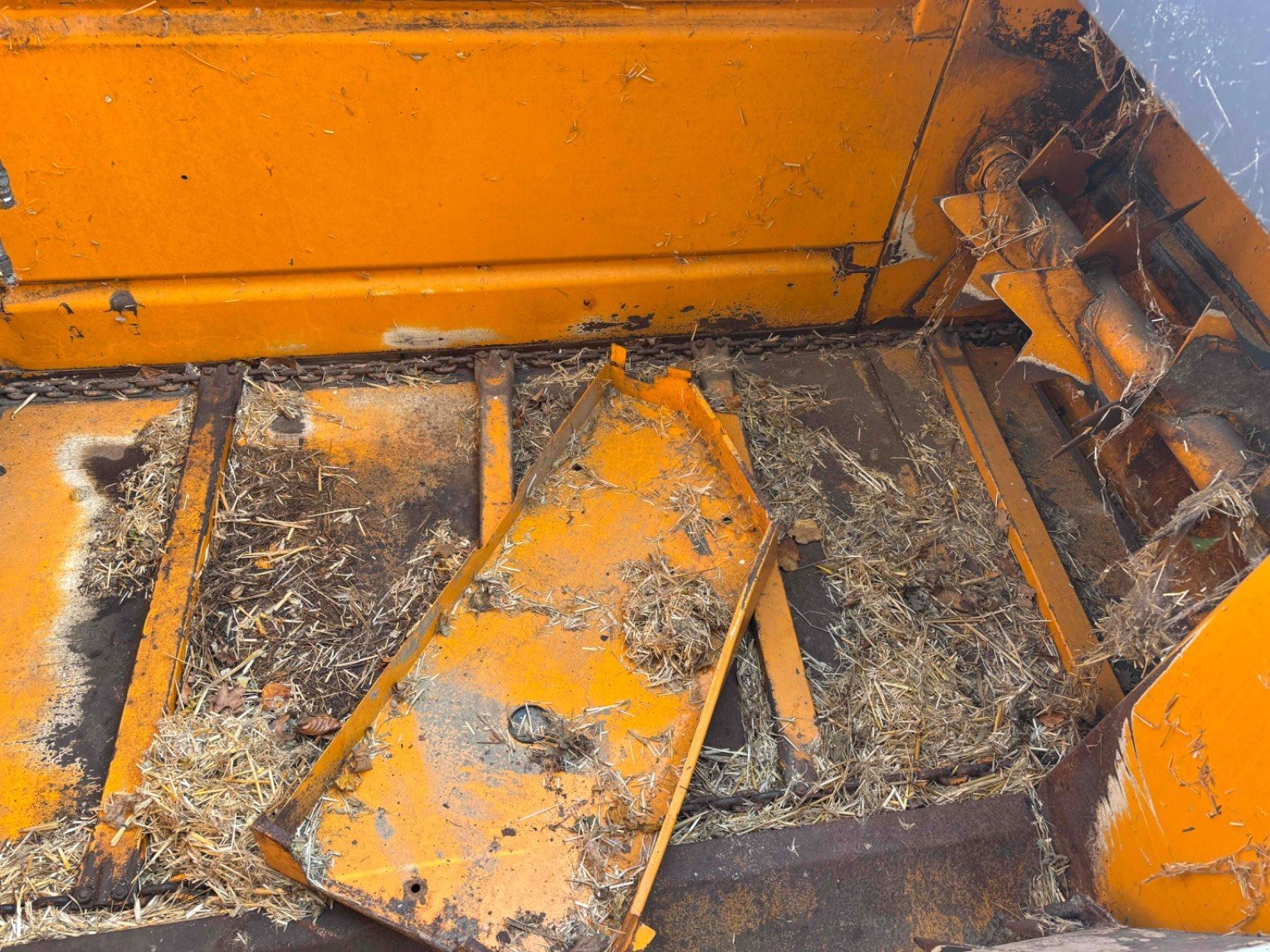 Futtermischwagen Türe ait Lucas Silogrif 2001, Gebrauchtmaschine içinde LA SOUTERRAINE (resim 4)