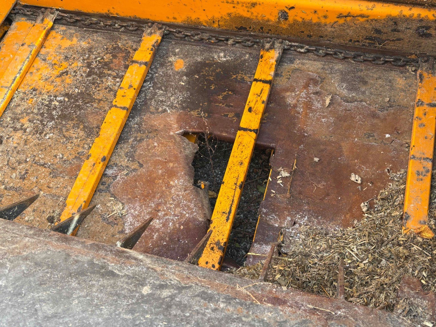 Futtermischwagen du type Lucas Silogrif 2001, Gebrauchtmaschine en LA SOUTERRAINE (Photo 3)