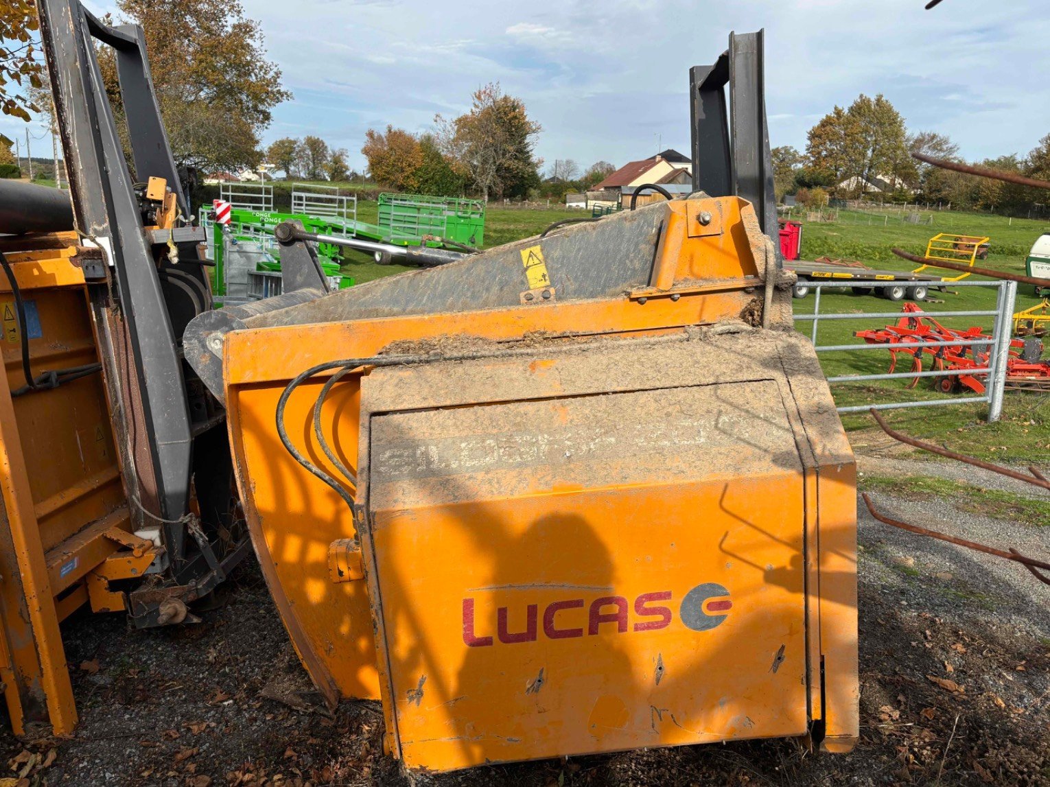 Futtermischwagen Türe ait Lucas Silogrif 2001, Gebrauchtmaschine içinde LA SOUTERRAINE (resim 6)