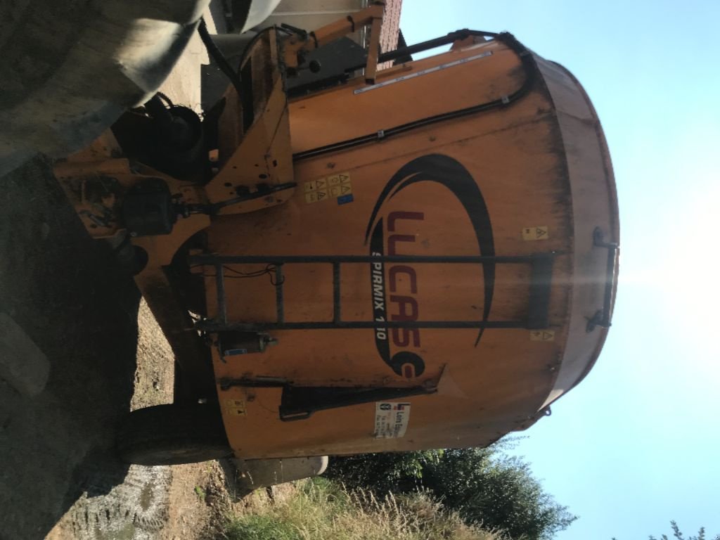 Futtermischwagen del tipo Lucas Spirmix 140, Gebrauchtmaschine In ST MARTIN EN HAUT (Immagine 2)