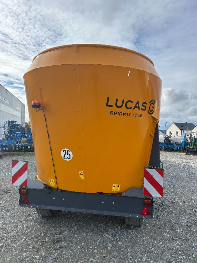 Futtermischwagen za tip Lucas SPIRMIX 140S, Gebrauchtmaschine u Nuille-sur-Vicoin (Slika 3)