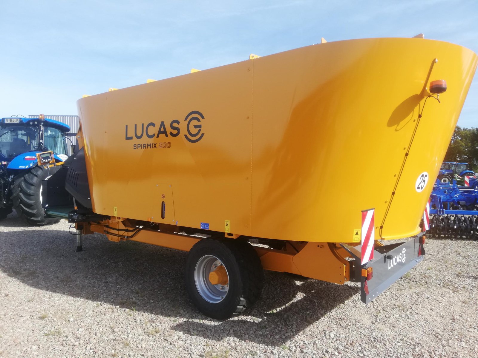 Futtermischwagen tip Lucas SPIRMIX 200 TAPIS, Gebrauchtmaschine in TREMEUR (Poză 2)