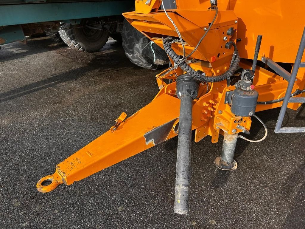 Futtermischwagen del tipo Lucas SPIRMIX 220, Gebrauchtmaschine In MALESTROIT (Immagine 4)