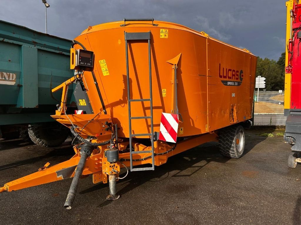 Futtermischwagen del tipo Lucas SPIRMIX 220, Gebrauchtmaschine In MALESTROIT (Immagine 1)