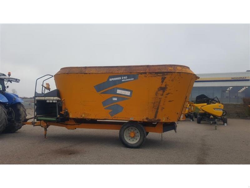 Futtermischwagen типа Lucas SPIRMIX240, Gebrauchtmaschine в CHAUMONT (Фотография 2)