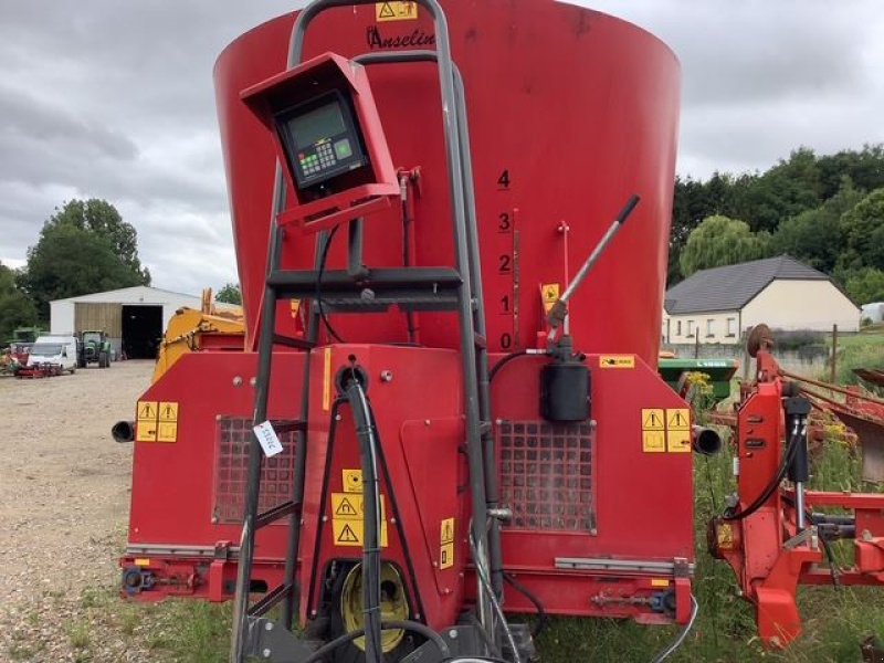 Futtermischwagen of the type RMH MIXELL141, Gebrauchtmaschine in les hayons (Picture 1)