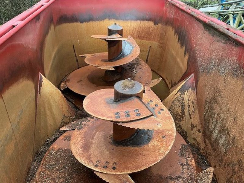 Futtermischwagen типа RMH MIXELL162, Gebrauchtmaschine в les hayons (Фотография 3)