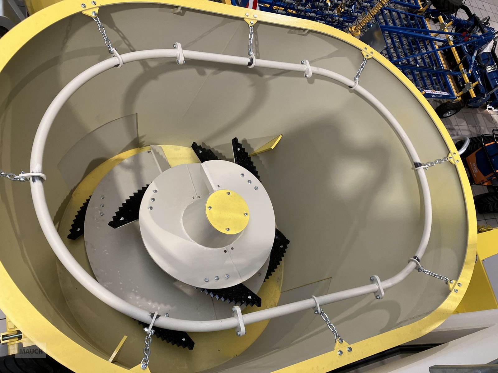 Futtermischwagen of the type Sgariboldi Higuma 10/1F, Neumaschine in Burgkirchen (Picture 9)