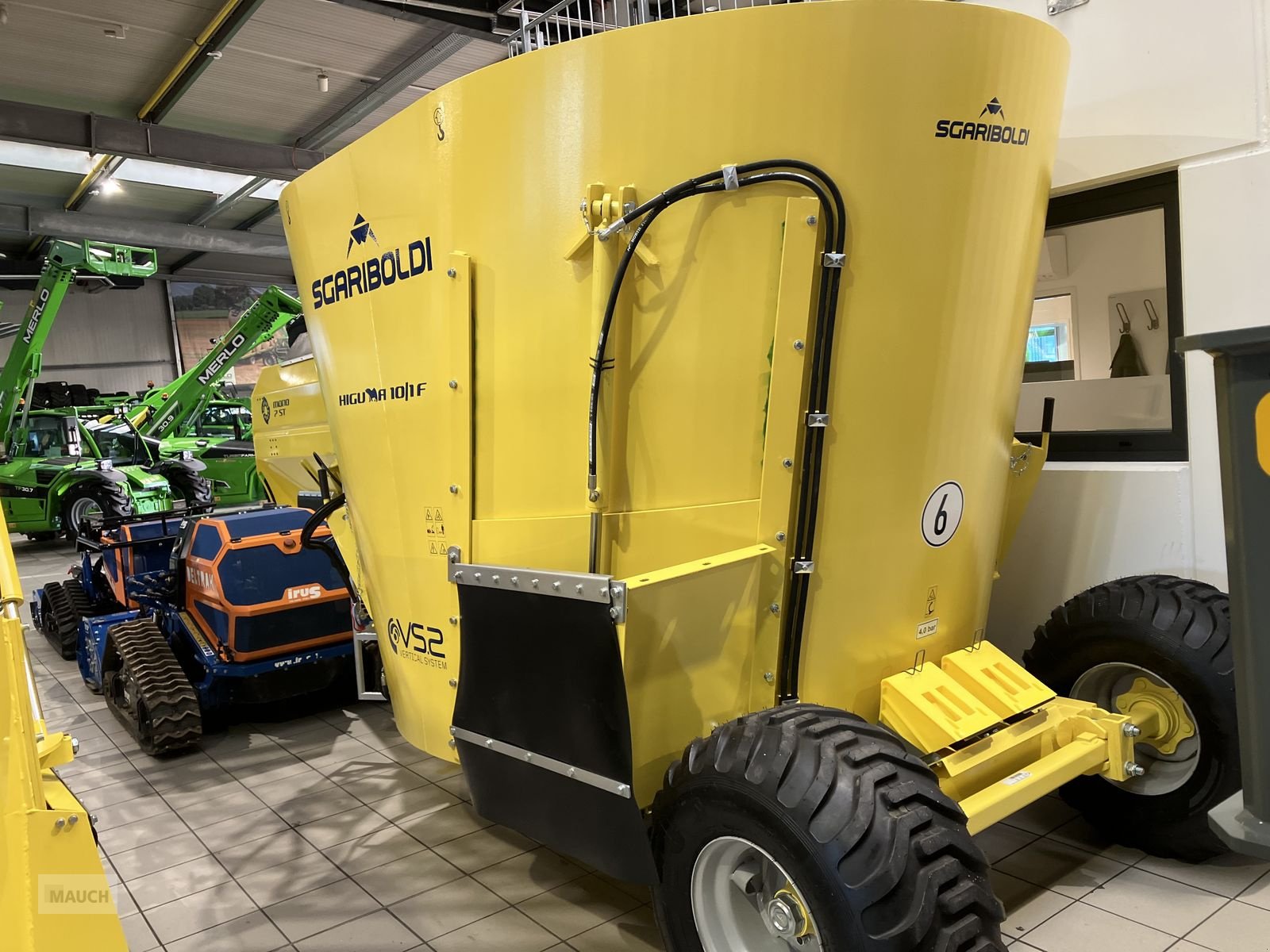 Futtermischwagen of the type Sgariboldi Higuma 10/1F, Neumaschine in Burgkirchen (Picture 1)