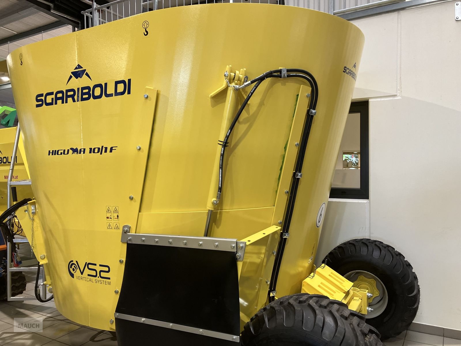 Futtermischwagen of the type Sgariboldi Higuma 10/1F, Neumaschine in Burgkirchen (Picture 7)