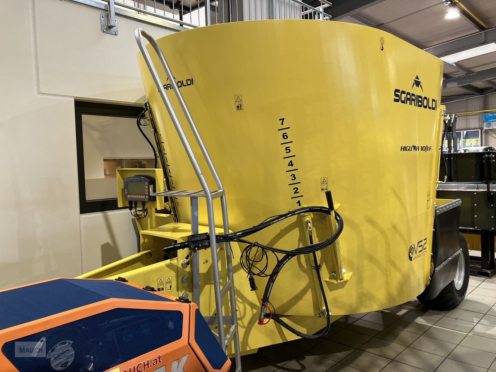 Futtermischwagen of the type Sgariboldi Higuma 10/1F, Neumaschine in Burgkirchen (Picture 2)