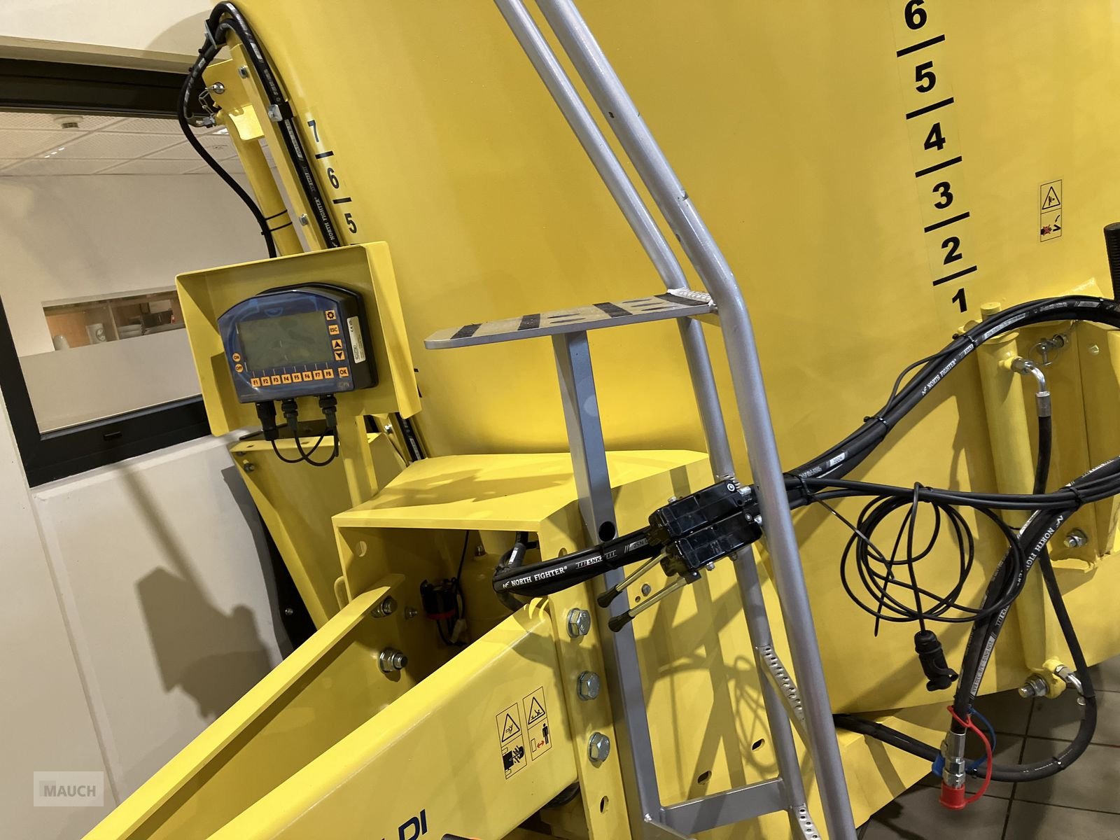 Futtermischwagen of the type Sgariboldi Higuma 10/1F, Neumaschine in Burgkirchen (Picture 4)