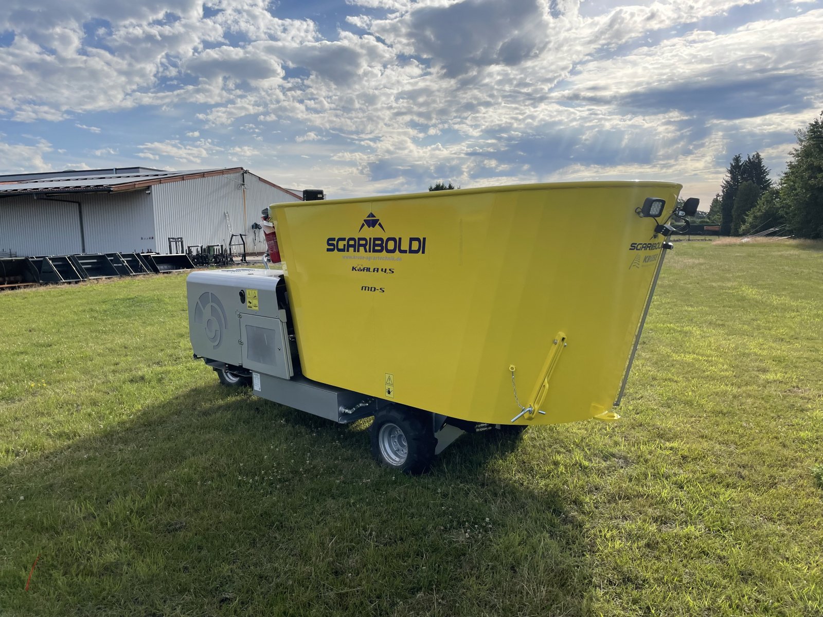 Futtermischwagen des Typs Sgariboldi Koala 4.5 MD-S, Neumaschine in Fürstenau (Bild 4)