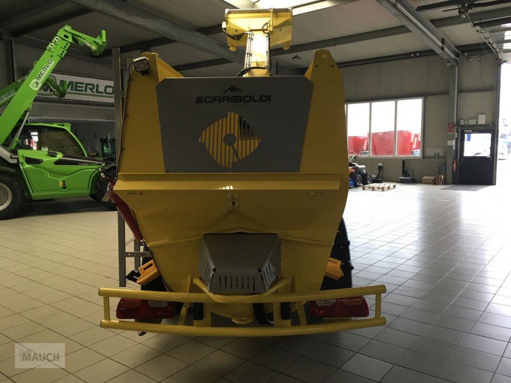 Futtermischwagen des Typs Sgariboldi MAV 6214, Neumaschine in Burgkirchen (Bild 3)