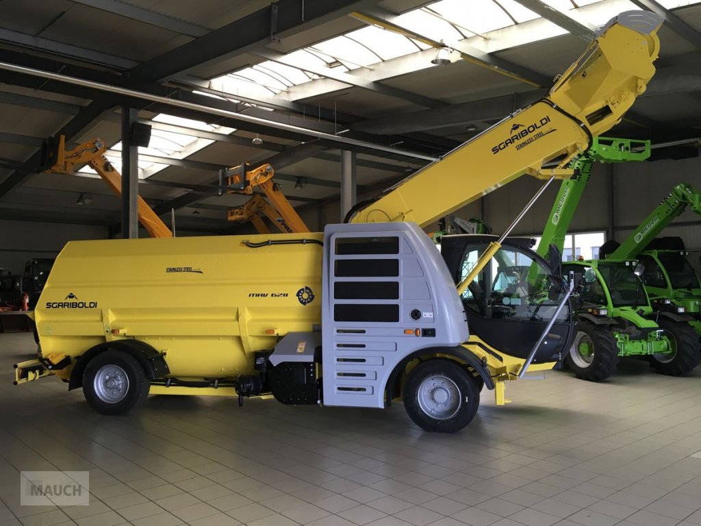 Futtermischwagen des Typs Sgariboldi MAV 6214, Neumaschine in Burgkirchen (Bild 1)