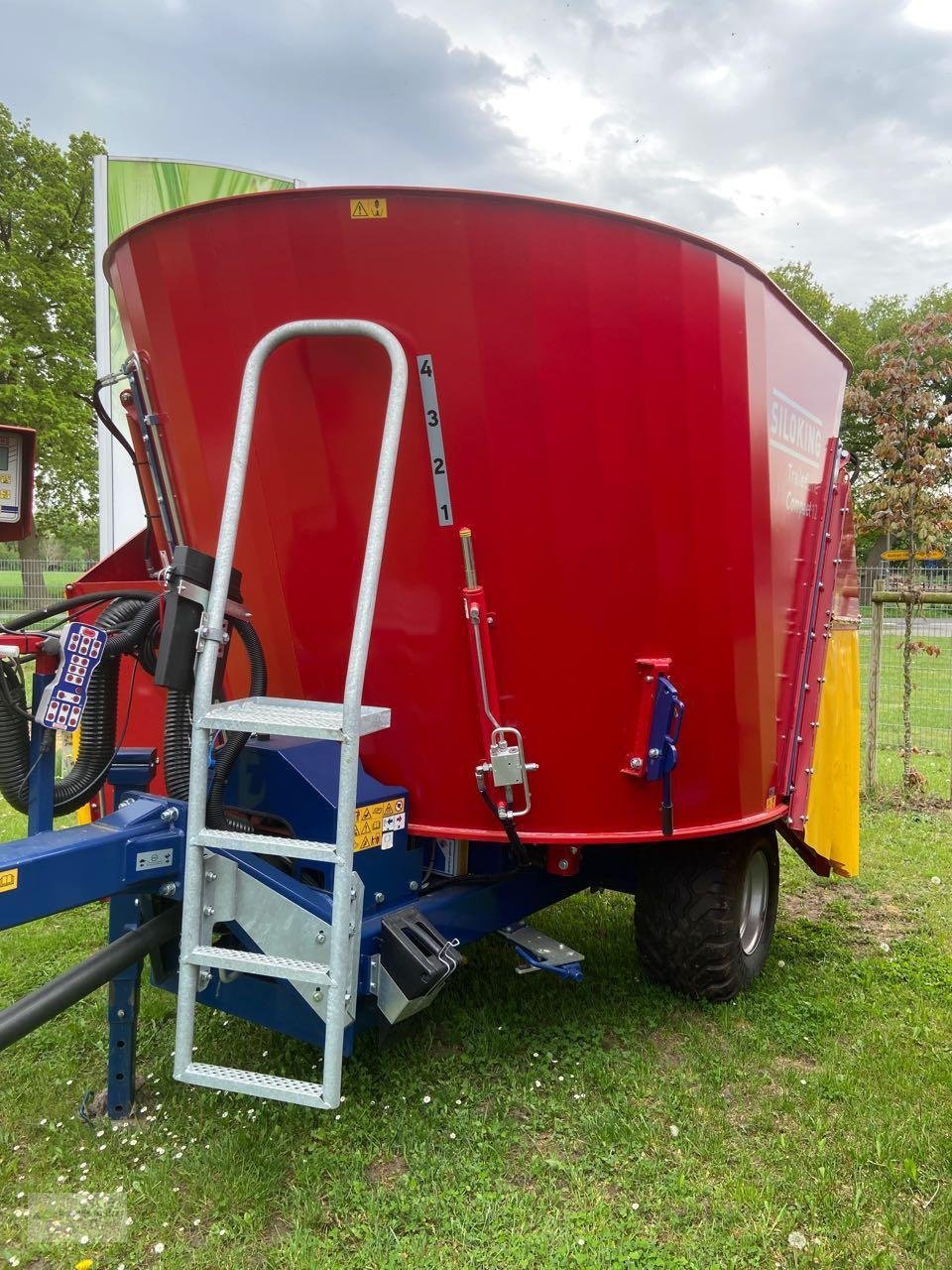 Futtermischwagen des Typs Siloking TrailedLine Classic Compact, Neumaschine in Twist - Rühlerfeld (Bild 4)