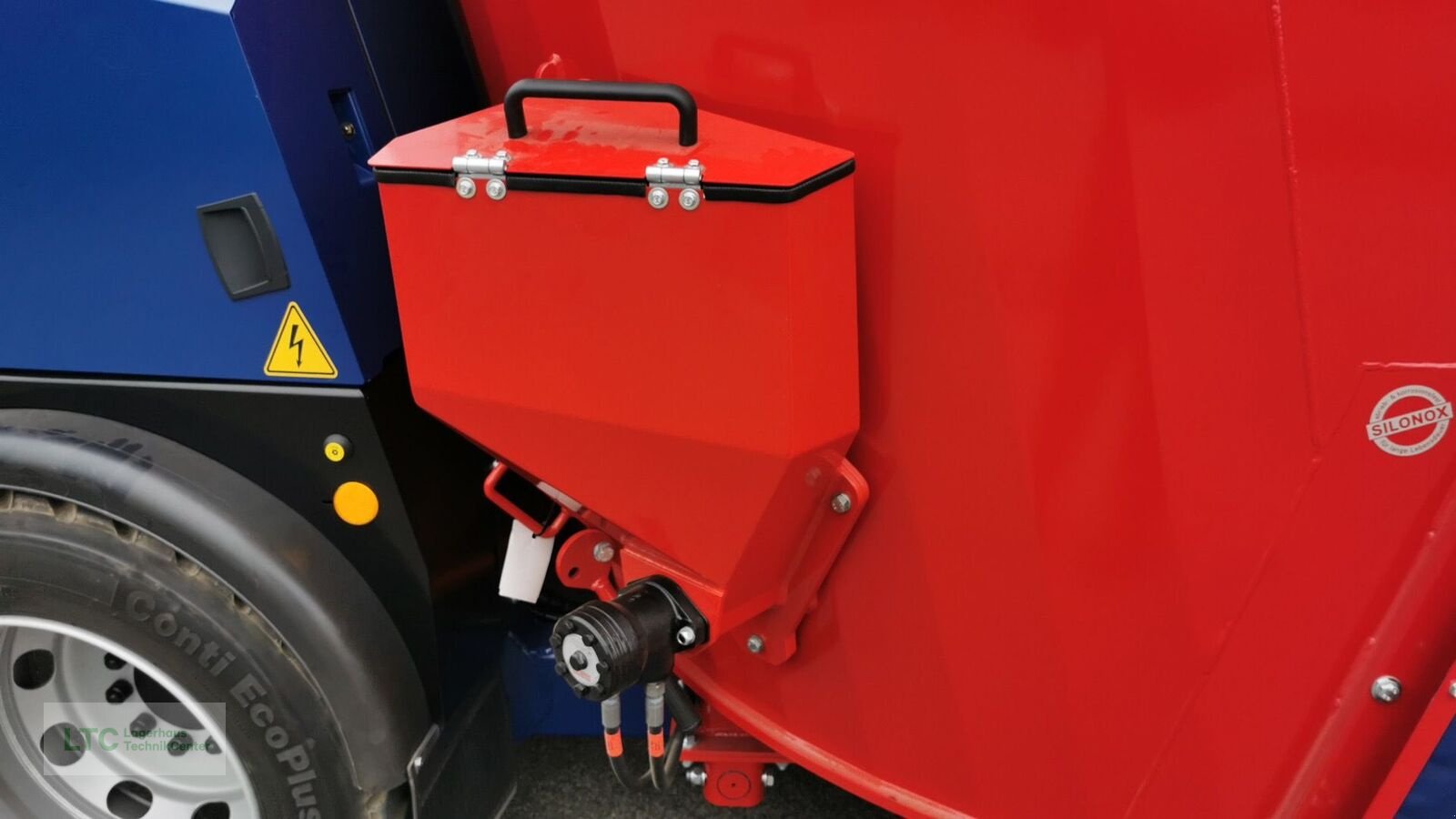 Futtermischwagen des Typs Siloking TruckLine eTruck 1408-10, Neumaschine in Redlham (Bild 11)