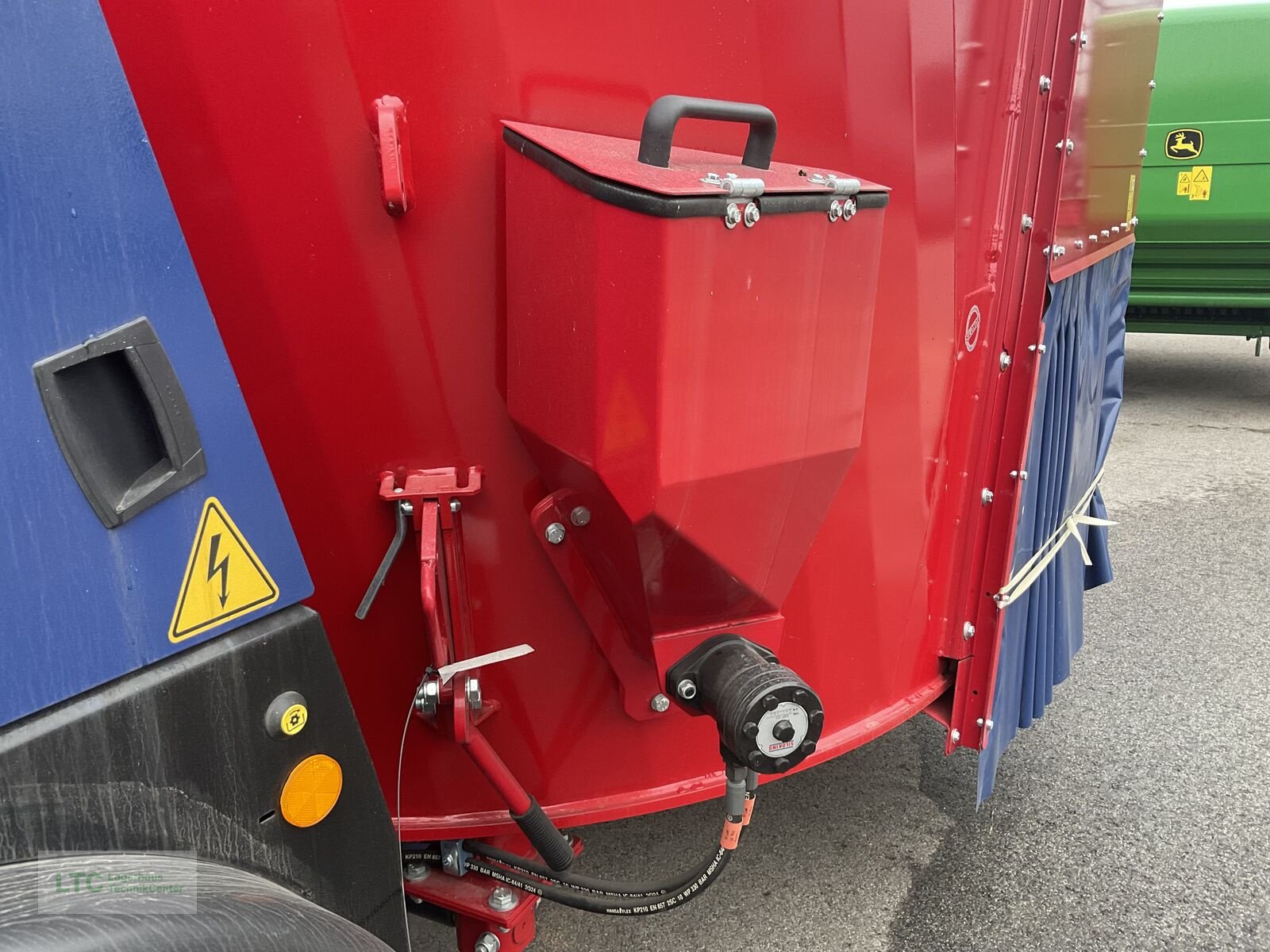 Futtermischwagen van het type Siloking TruckLine eTruck 1408-10, Neumaschine in Redlham (Foto 23)