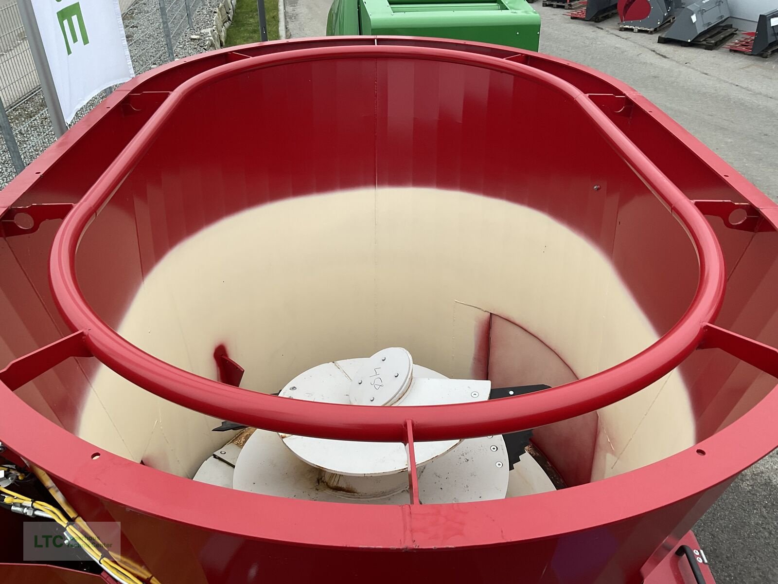 Futtermischwagen van het type Siloking TruckLine eTruck 1408-10, Neumaschine in Redlham (Foto 24)