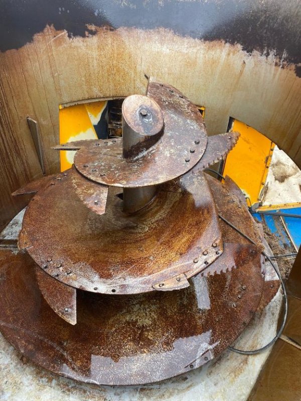 Futtermischwagen of the type Sonstige 226/2, Gebrauchtmaschine in Saint-Priest-Taurion (Picture 2)