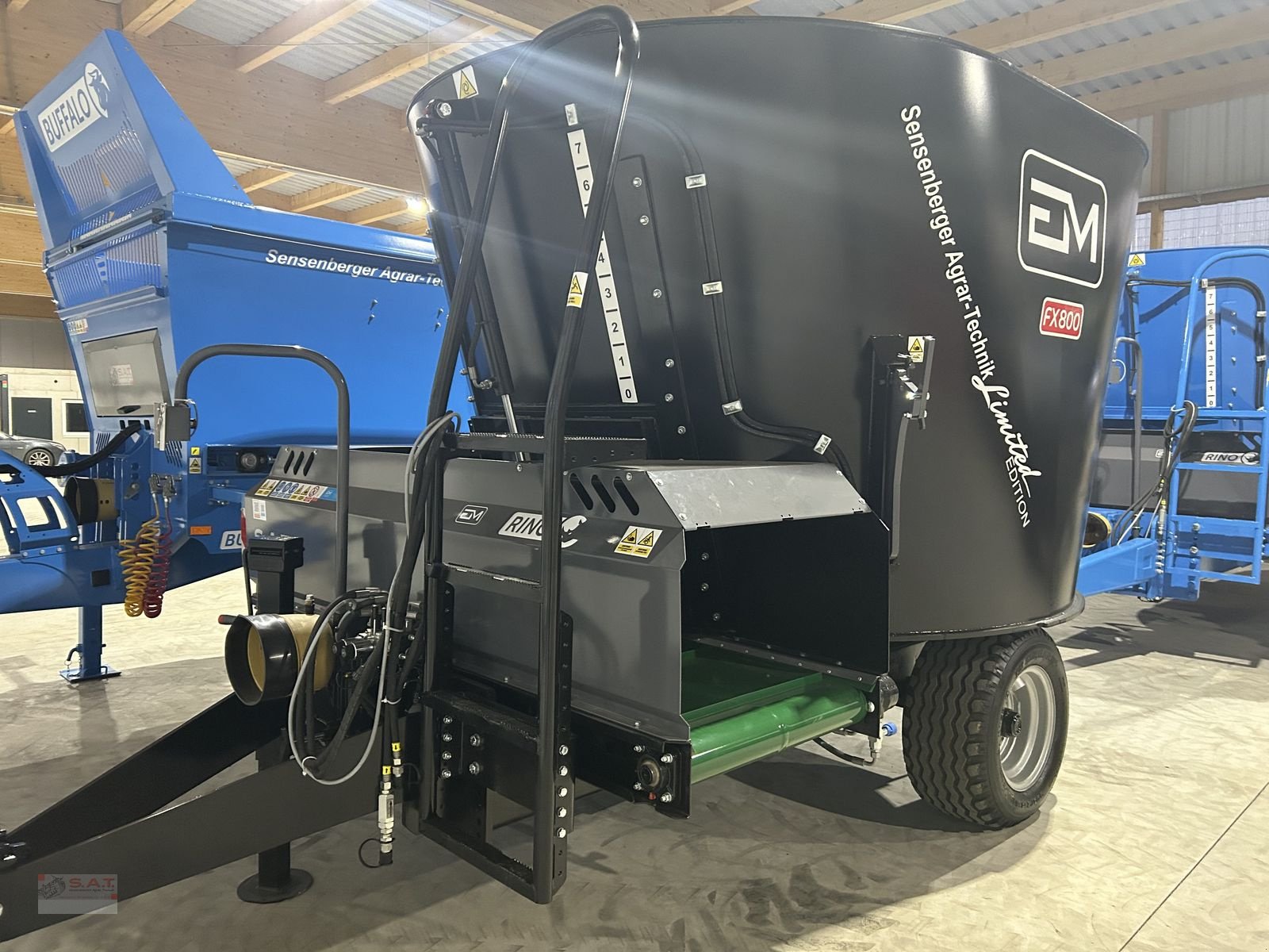 Futtermischwagen des Typs Sonstige Futtermischwagen FX 800 Black Edition, Neumaschine in Eberschwang (Bild 8)