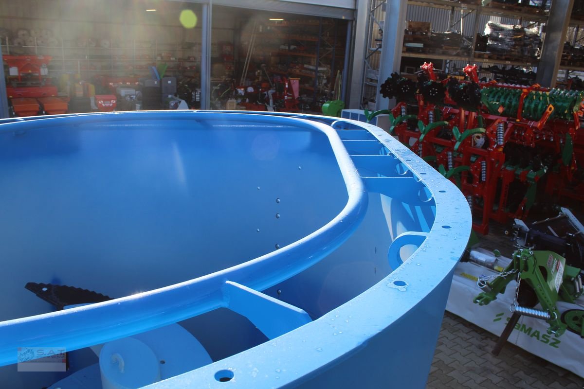 Futtermischwagen des Typs Sonstige Futtermischwagen Rino FX 900 Compact, Neumaschine in Eberschwang (Bild 4)