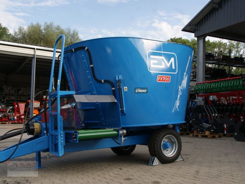 Futtermischwagen des Typs Sonstige FX 700-Futtermischwagen-NEU-6 Wochen LZ, Neumaschine in Eberschwang (Bild 1)