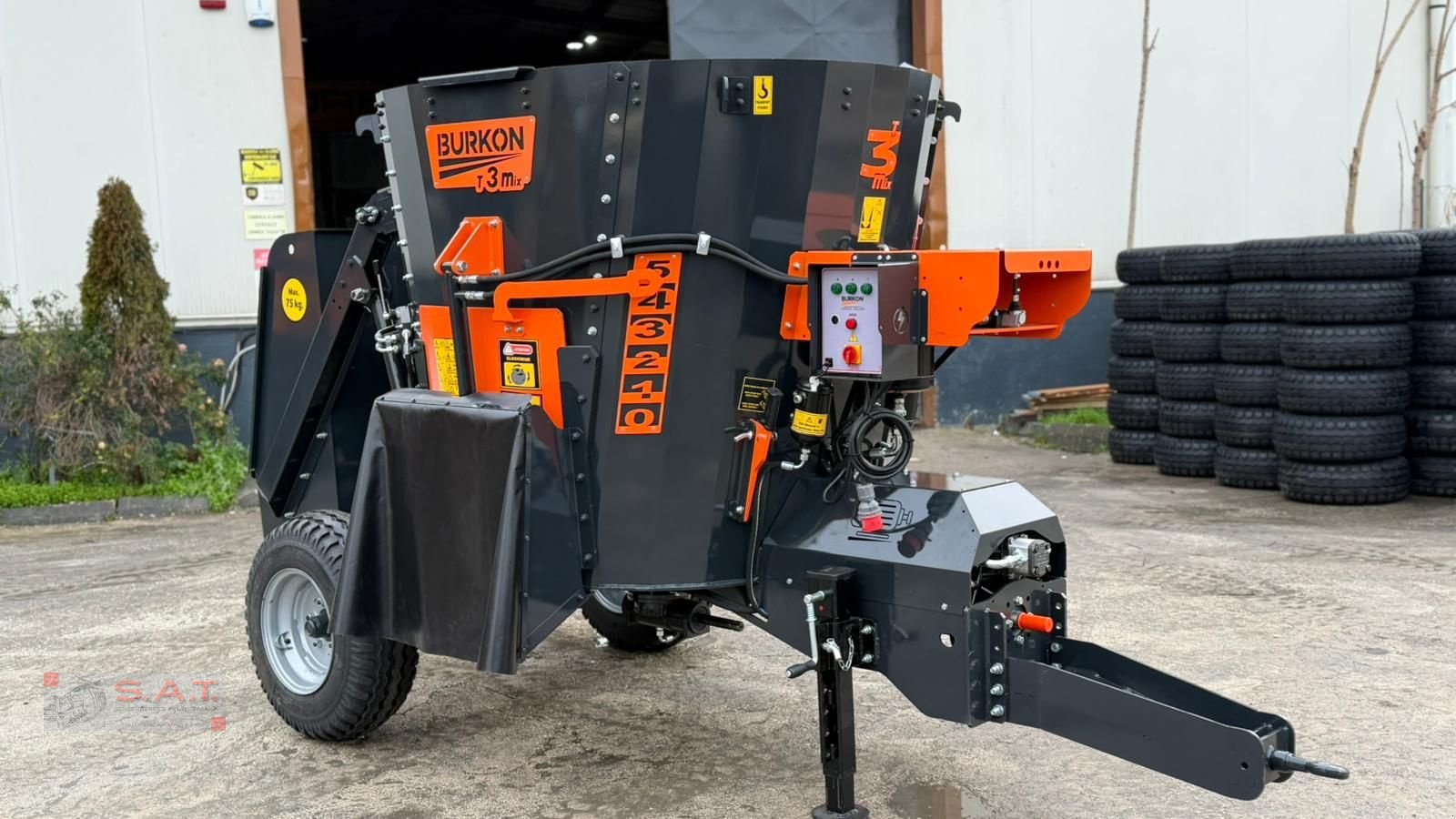 Futtermischwagen typu Sonstige Hybrid Mischer Burkon Line 4.0-Elektro-Traktor, Neumaschine v Eberschwang (Obrázek 7)