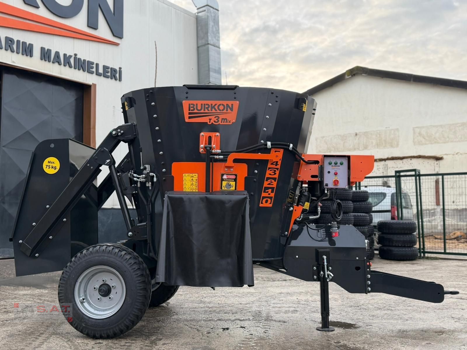 Futtermischwagen typu Sonstige Hybrid Mischer Burkon Line 4.0-Elektro-Traktor, Neumaschine v Eberschwang (Obrázek 3)