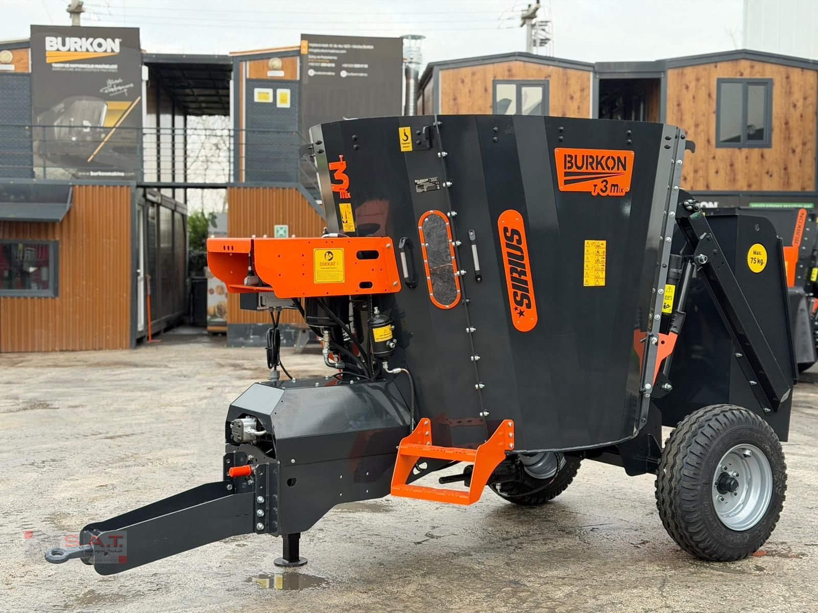 Futtermischwagen typu Sonstige Hybrid Mischer Burkon Line 4.0-Elektro-Traktor, Neumaschine v Eberschwang (Obrázek 1)