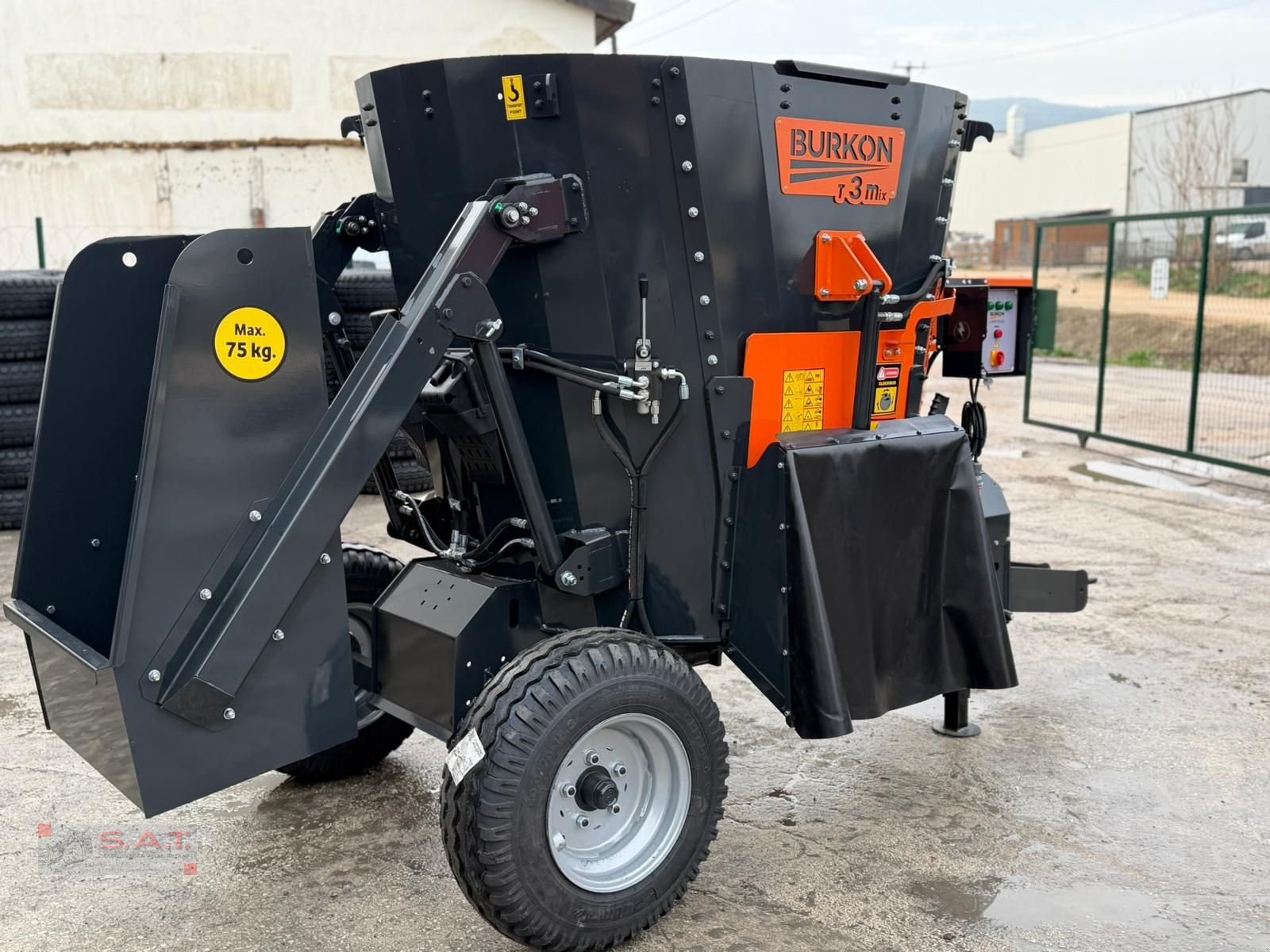 Futtermischwagen typu Sonstige Hybrid Mischer Burkon Line 4.0-Elektro-Traktor, Neumaschine v Eberschwang (Obrázek 10)