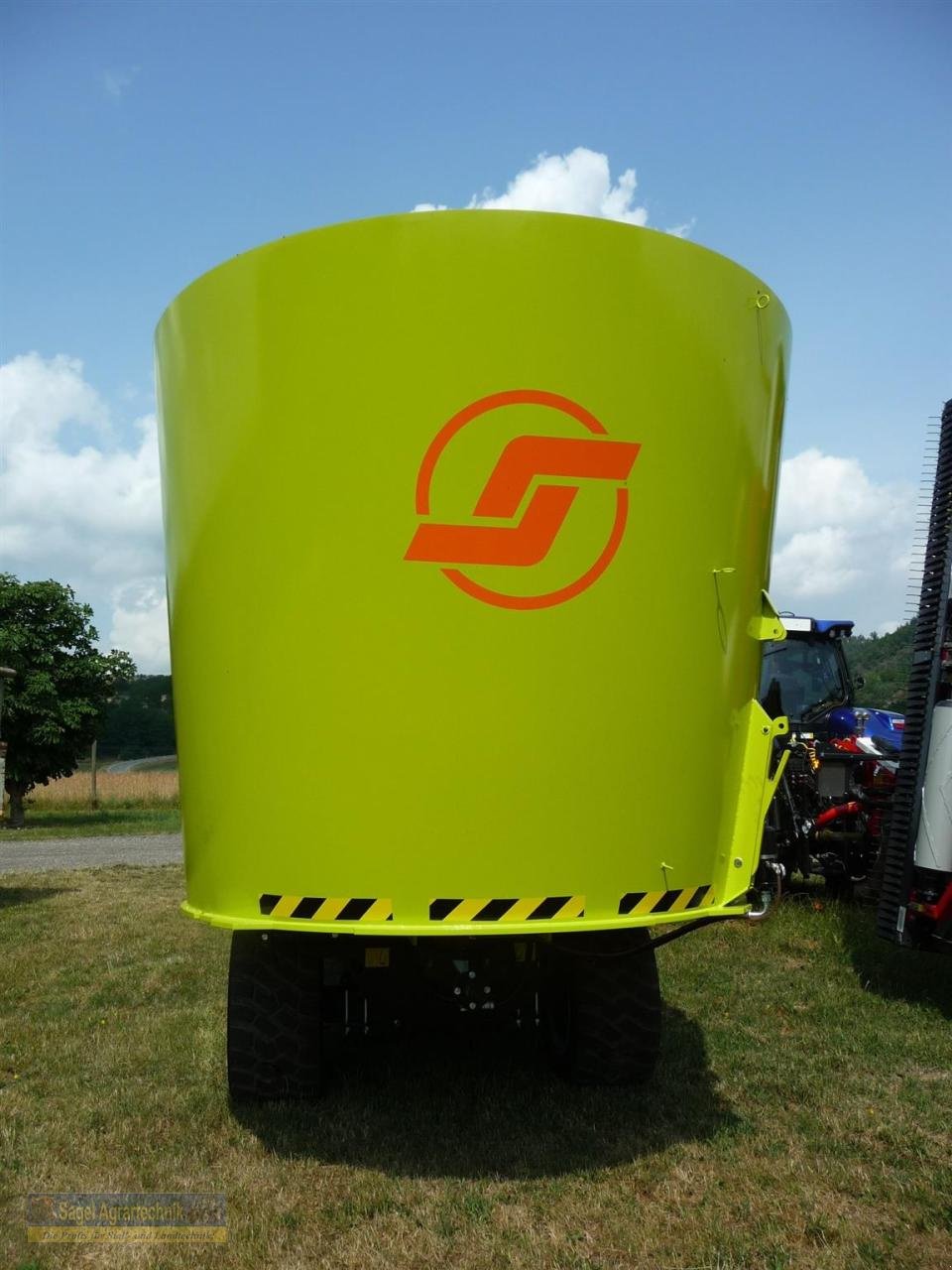 Futtermischwagen of the type Storti Dunker T2 210 S, Neumaschine in Rhaunen (Picture 4)