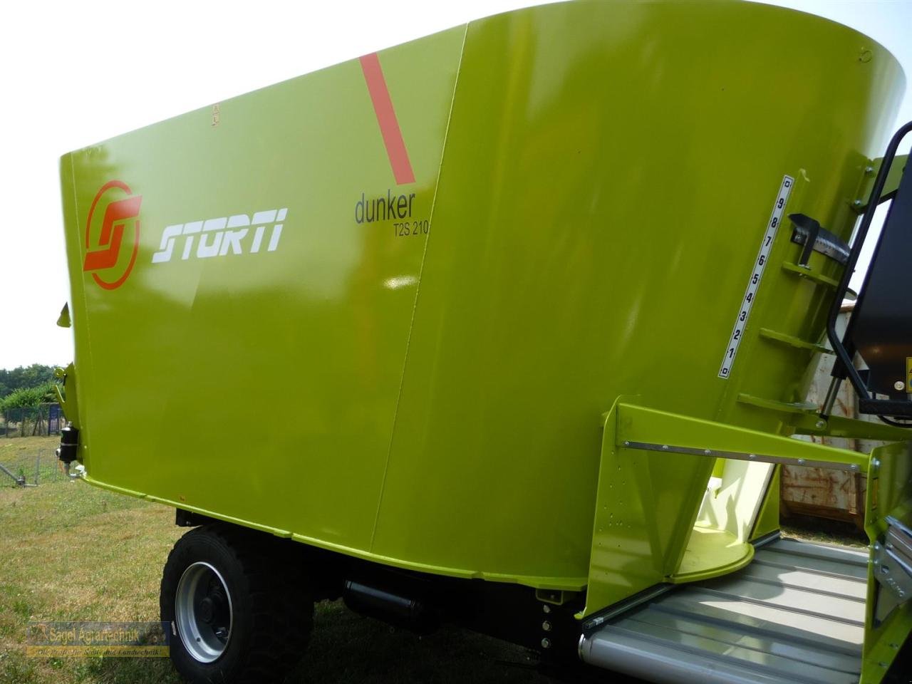 Futtermischwagen of the type Storti Dunker T2 210 S, Neumaschine in Rhaunen (Picture 8)