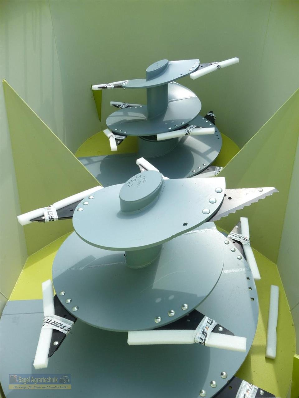 Futtermischwagen of the type Storti Dunker T2 210 S, Neumaschine in Rhaunen (Picture 11)