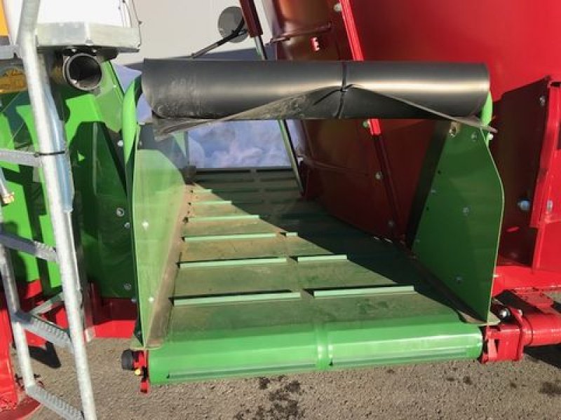 Futtermischwagen of the type Strautmann Futtermischwagen 1251 10m³ Querförderband, Neumaschine in Tamsweg (Picture 12)