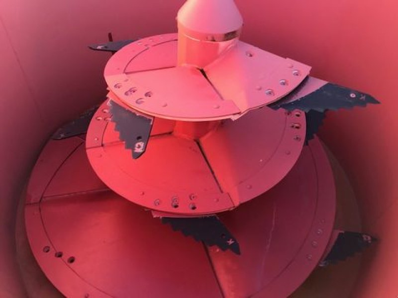 Futtermischwagen of the type Strautmann Futtermischwagen 1251 10m³ Querförderband, Neumaschine in Tamsweg (Picture 14)