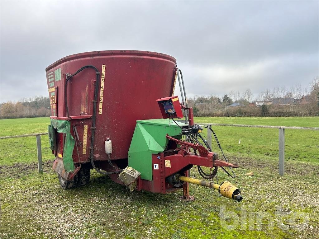 Futtermischwagen του τύπου Strautmann Verti-Mix 1251, Gebrauchtmaschine σε Düsseldorf (Φωτογραφία 2)