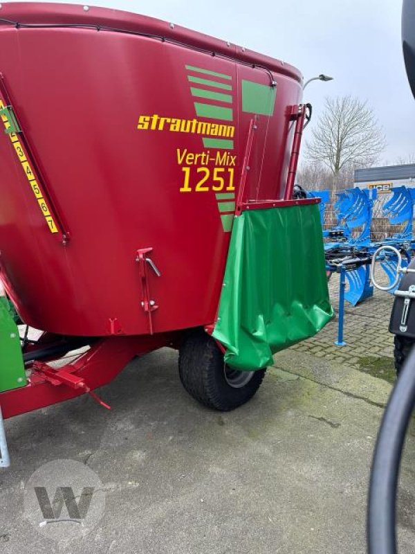 Futtermischwagen des Typs Strautmann Verti-Mix 1251, Neumaschine in Niebüll (Bild 1)
