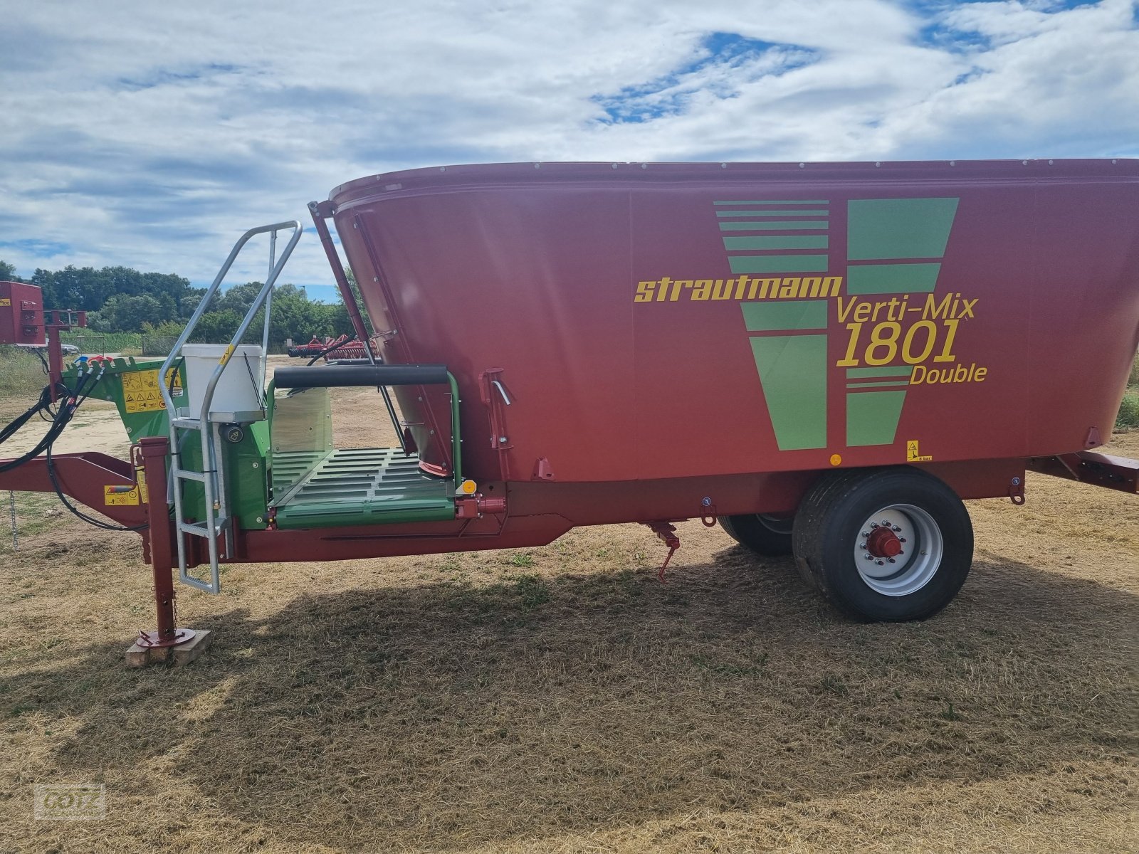Futtermischwagen of the type Strautmann Verti-Mix 1801 D, Neumaschine in Schwabach Wolkersdorf (Picture 1)