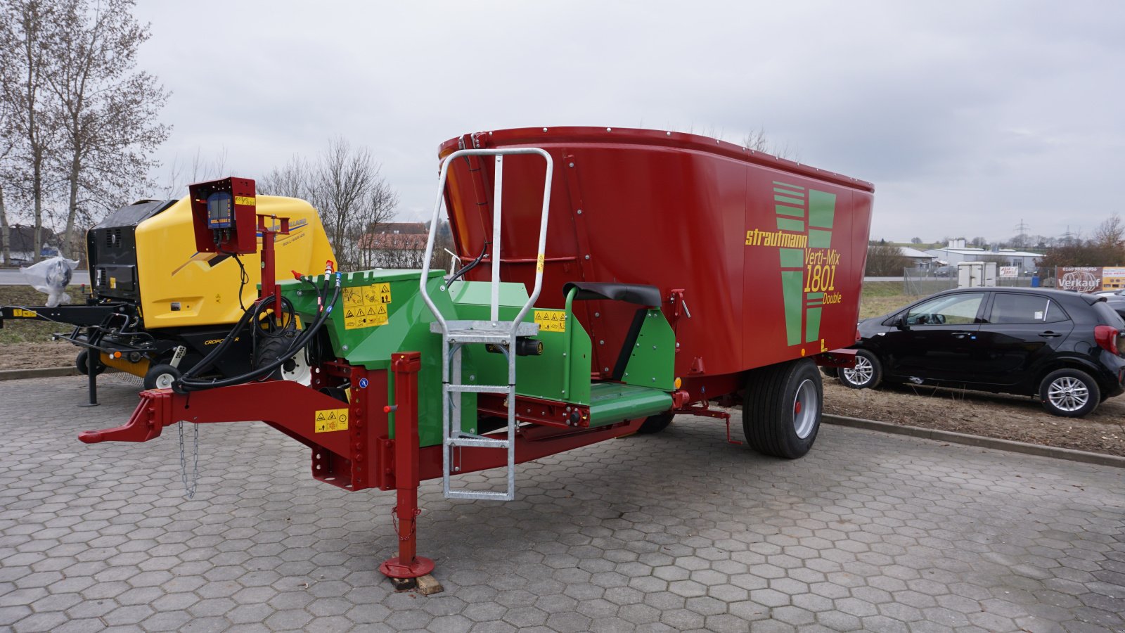 Futtermischwagen des Typs Strautmann Verti-Mix 1801 Double, Neumaschine in Rötz (Bild 1)